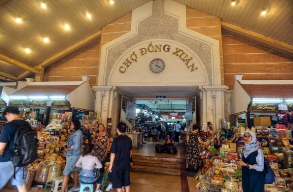 Đồng Xuân và mua đặc sản Hà Nội làm quà lưu niệm