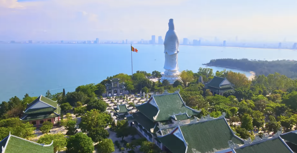 Chùa Linh Ứng với tượng Bồ Tát Quán Thế Âm cao 67m, lớn nhất Việt Nam với view ra biển