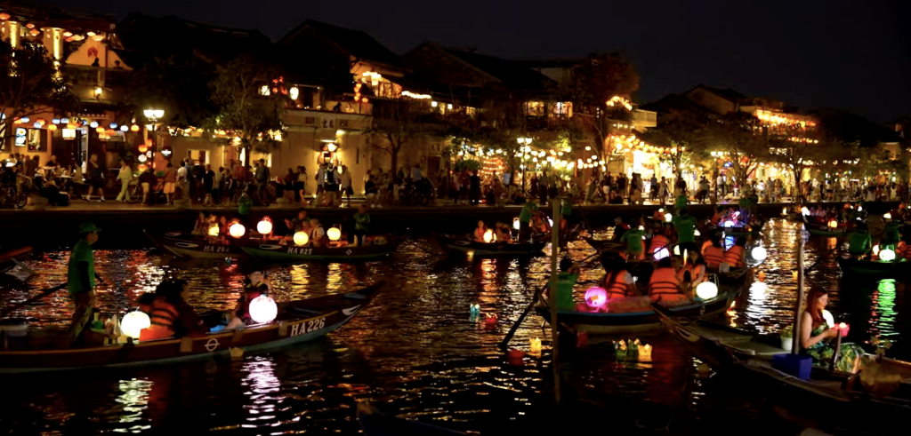 Du lịch Đà Nẵng tự túc với lễ hội thả đèn Hoa Đăng