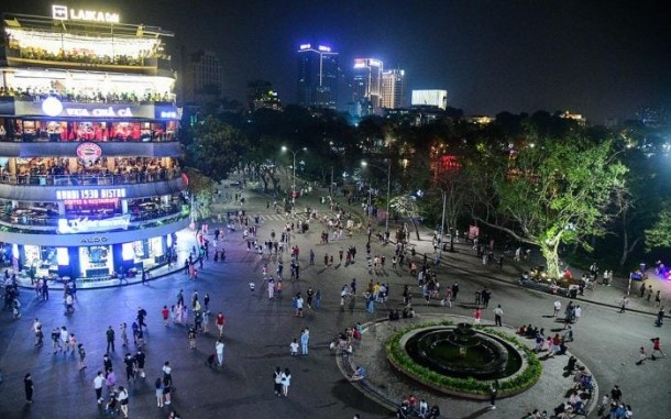 Phố đi bộ Hồ Gươm - Cuộc sống về đêm